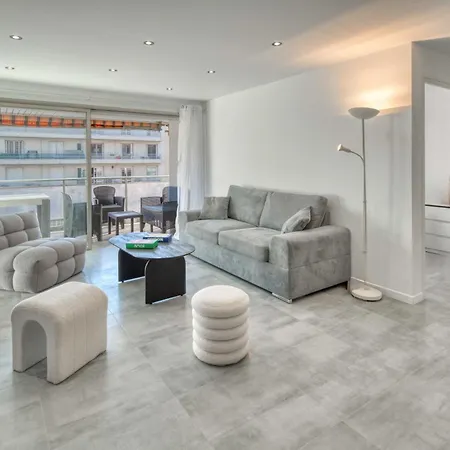 A C 2bdr 6p Flat Just Two Minutes From The Beach! * Antibes