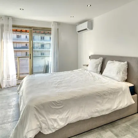 Apartman A C 2bdr 6p Flat Just Two Minutes From The Beach! *