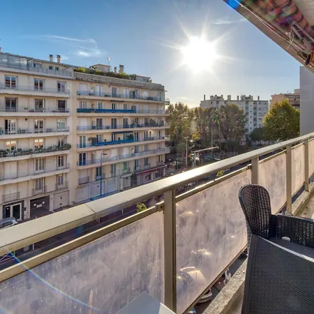 A C 2bdr 6p Flat Just Two Minutes From The Beach! 公寓 昂蒂布