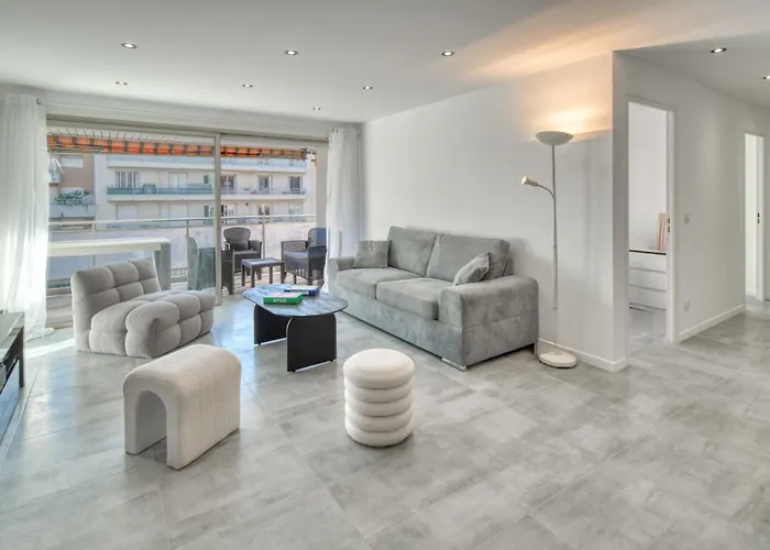 A C 2bdr 6p Flat Just Two Minutes From The Beach! * Antibes