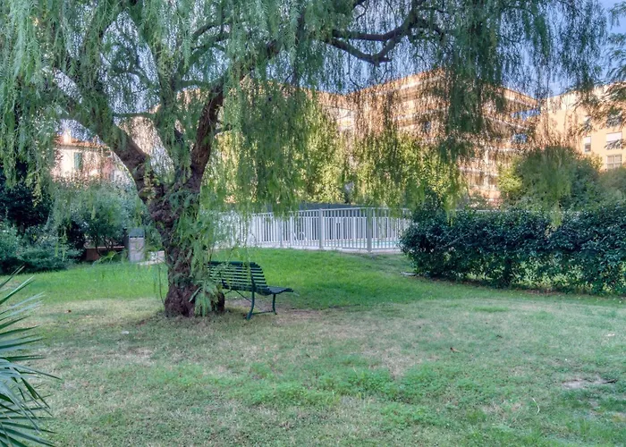 A C 2bdr 6p Flat Just Two Minutes From The Beach! * 昂蒂布