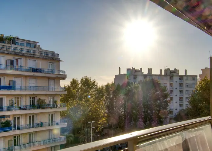 A C 2bdr 6p Flat Just Two Minutes From The Beach! Antibes