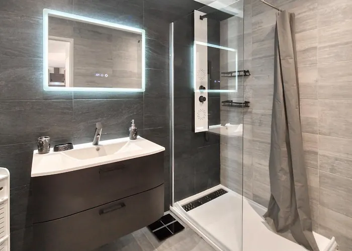 A C 2bdr 6p Flat Just Two Minutes From The Beach! Apartman