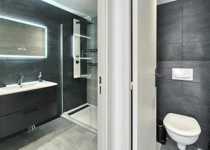 A C 2bdr 6p Flat Just Two Minutes From The Beach! * Antibes